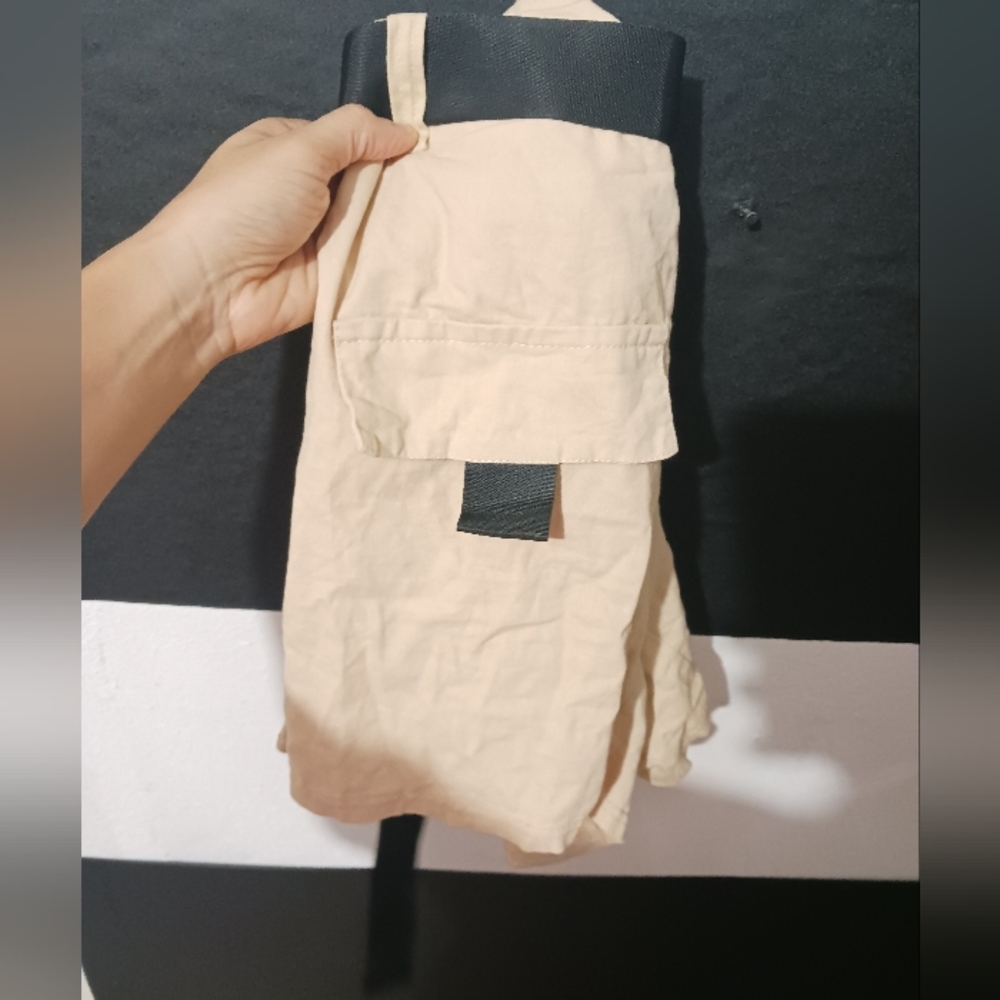 Women Beige cargo elastic shorts - Picture 6 of 10